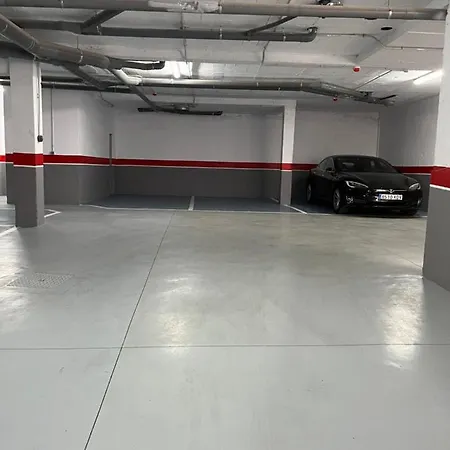 Sherry Parking Gratuito アパート